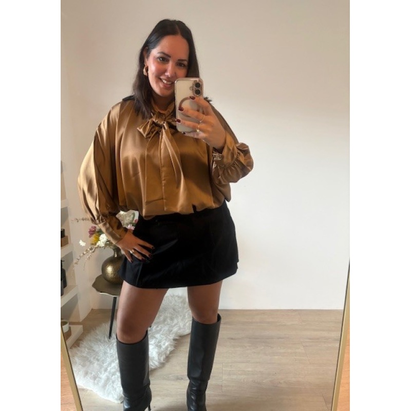 Blouse satijn met strik camel/goud